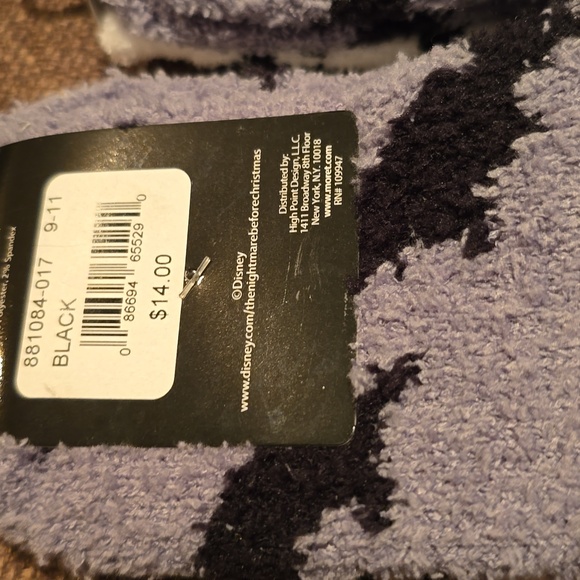 DISNEY BUNDLE OF 4 PAIRS OF NIGHTMARE BEFORE CHRISTMAS SOCKS FITS SHOE SIZE 4-10 - Picture 6 of 10